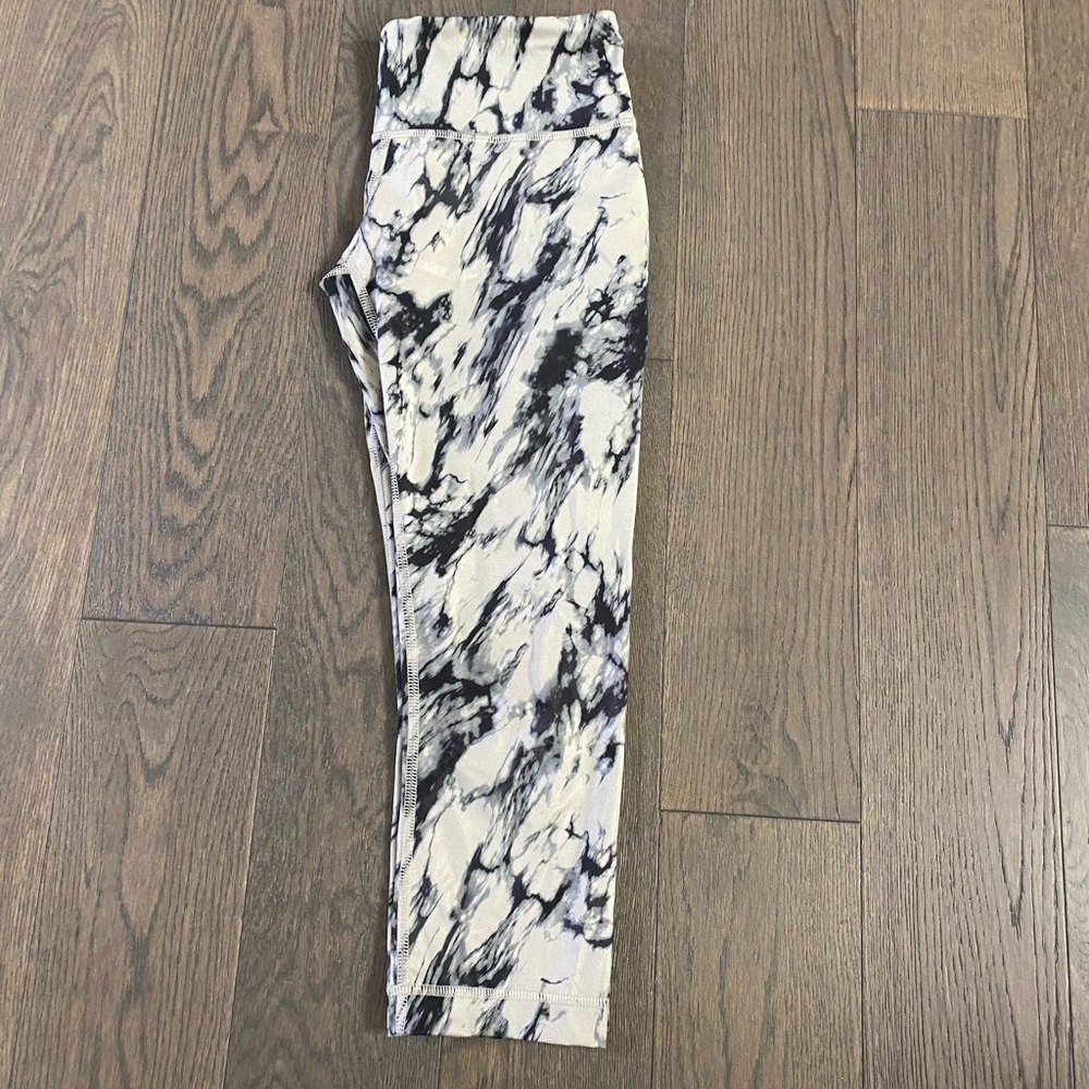 Lululemon marbled cropped tight